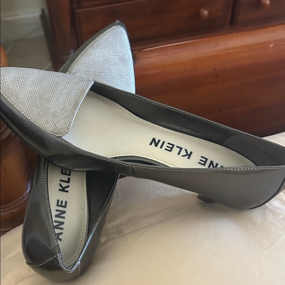 Anne Klein Silver and Gray Flats
